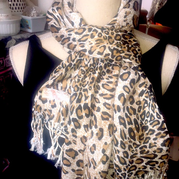 Pashmina Shawl leopard print - Picture 2 of 8